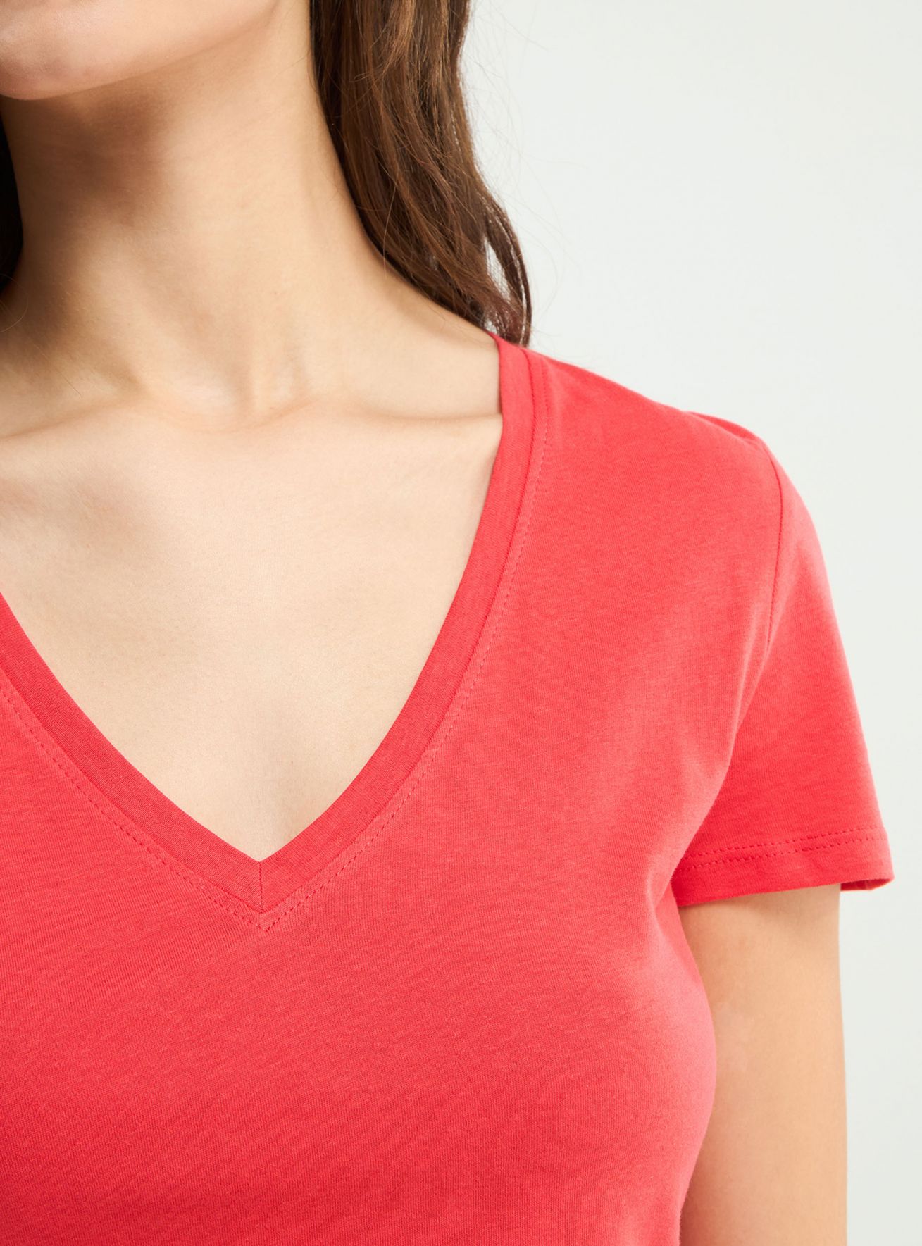 La Internet Humedal Suplemento Rojo Camiseta básica con cuello en V | Terranova