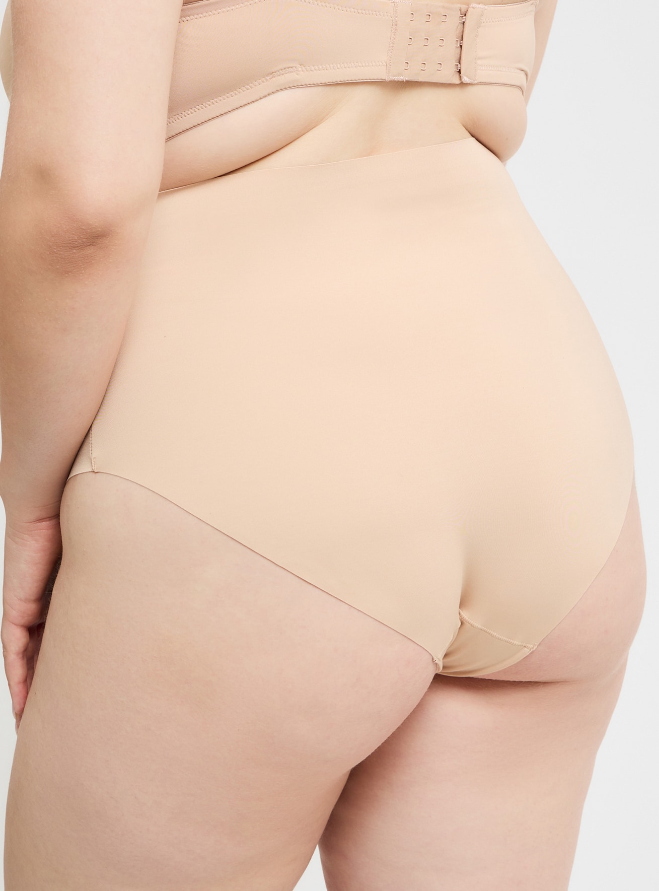 SPANX Suit Your Fancy High-Waist Shaping Thong | Harrods KW