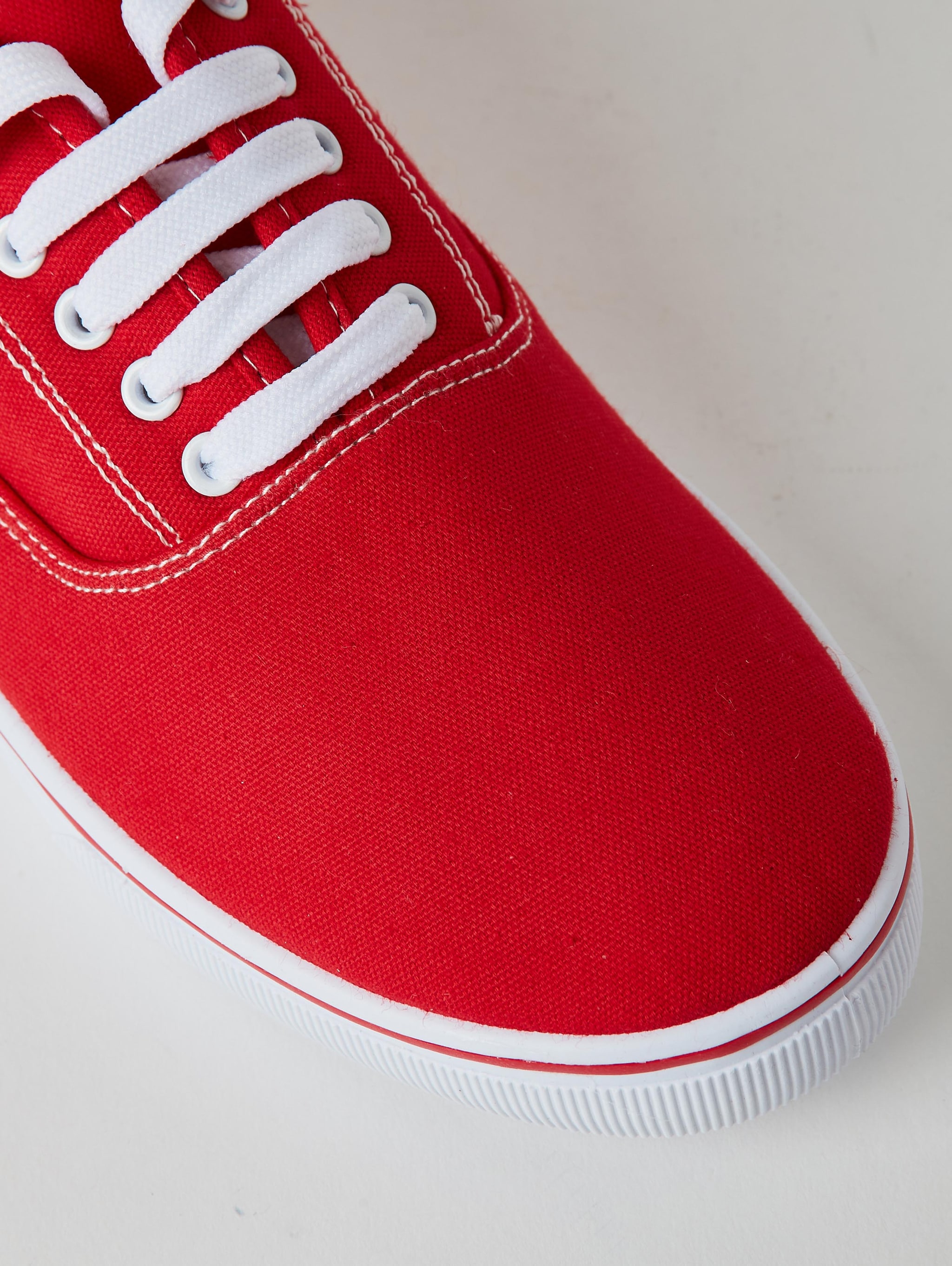 red tennis shoe