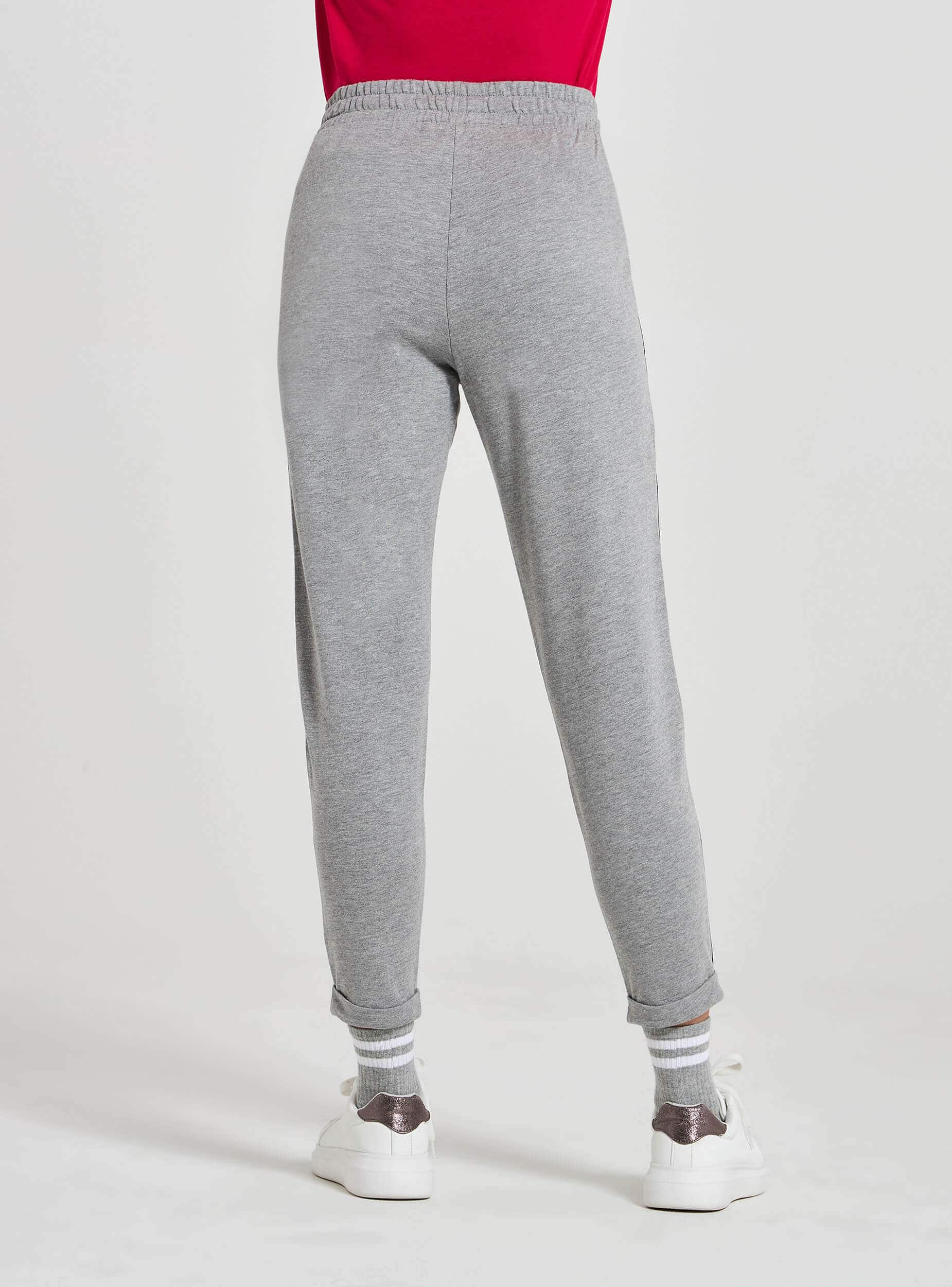 grey jogging bottoms