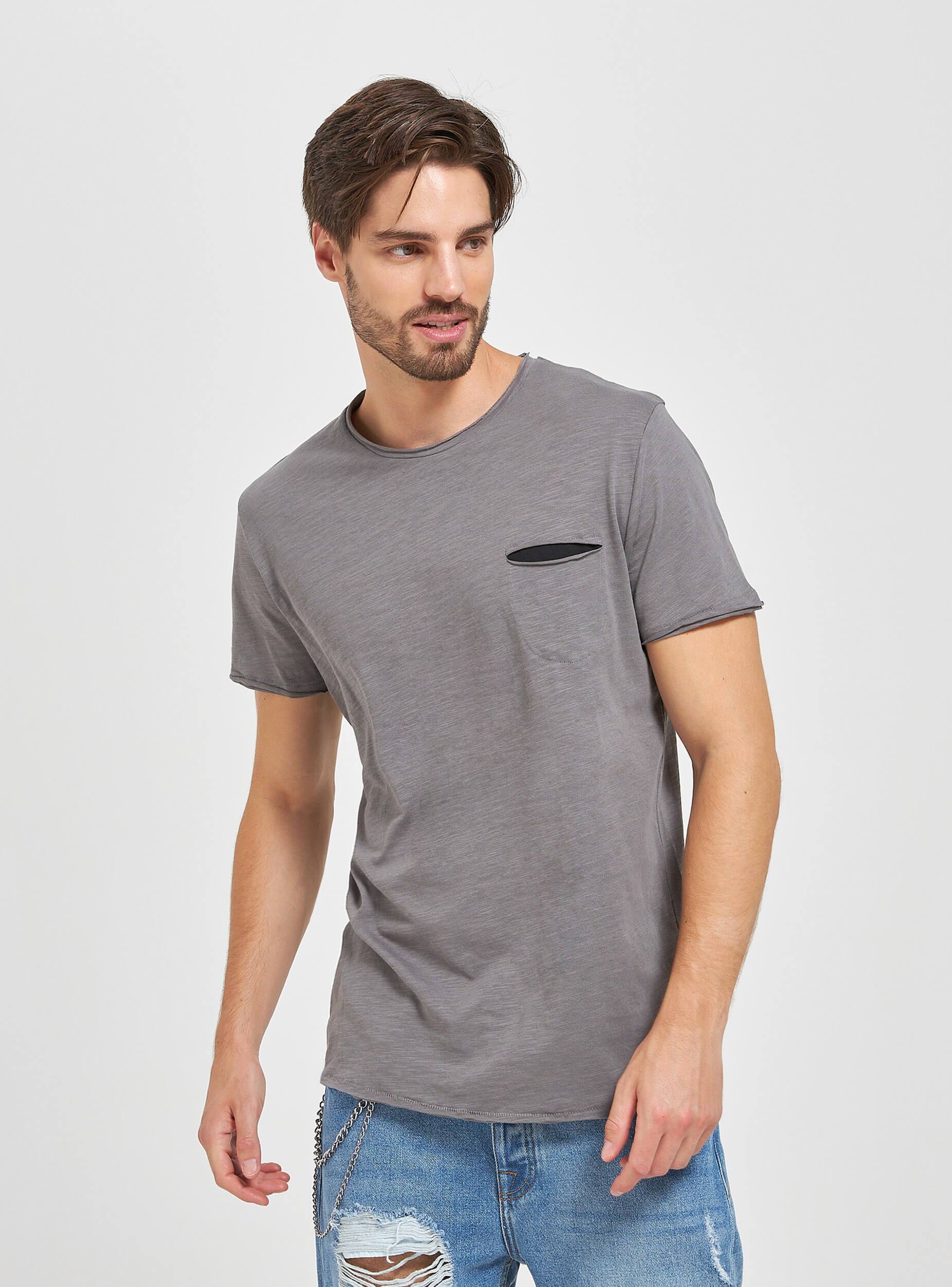 t shirt with breast pocket